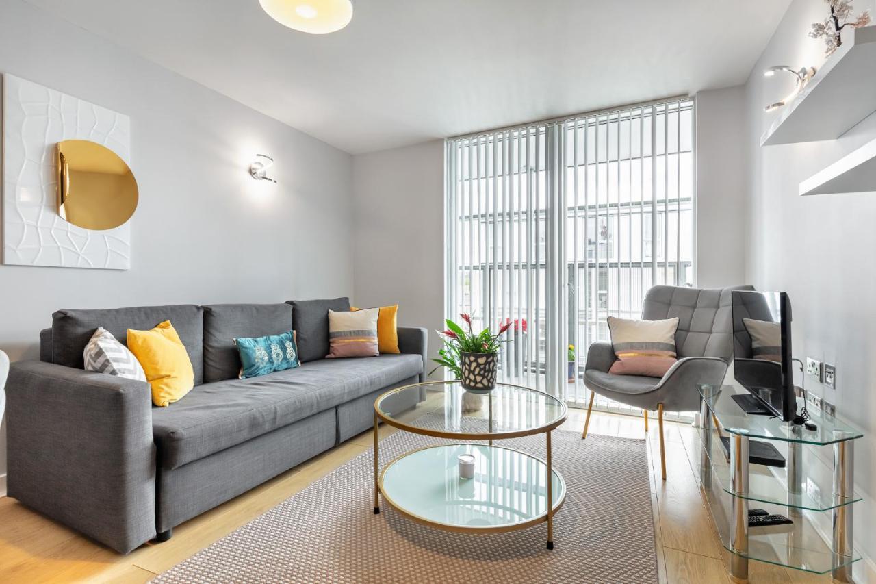 Stunning Apartment With Underground Parking! London Exterior photo