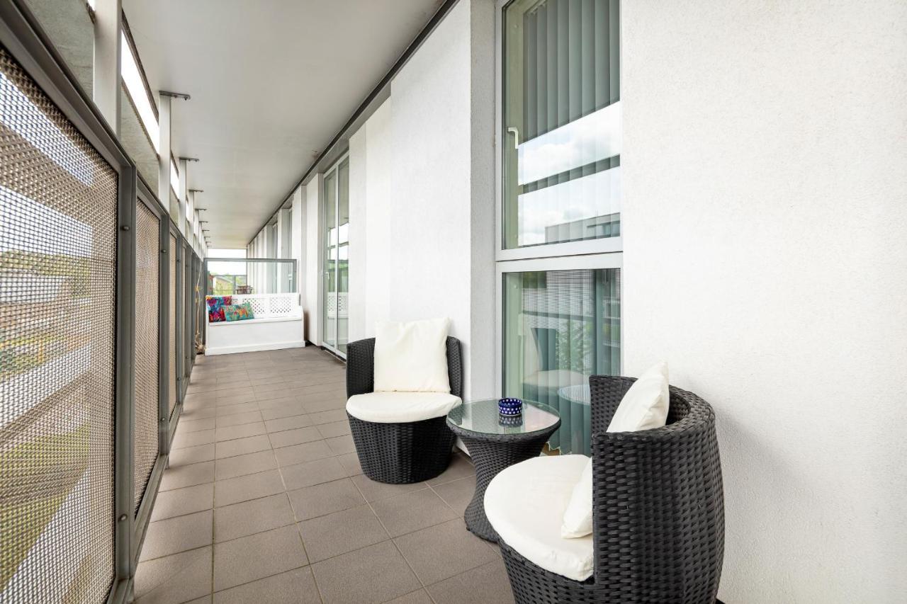 Stunning Apartment With Underground Parking! London Exterior photo