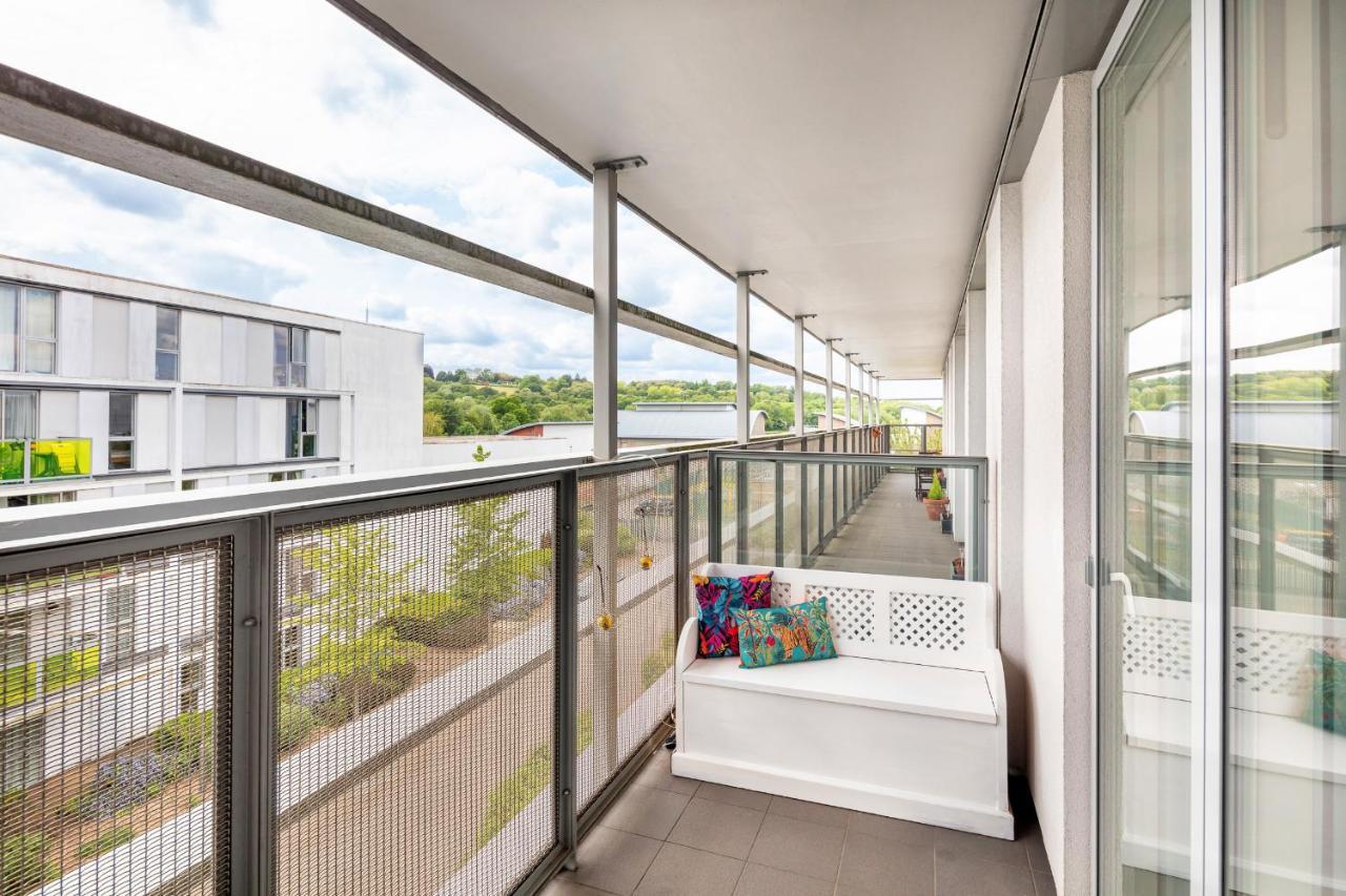 Stunning Apartment With Underground Parking! London Exterior photo